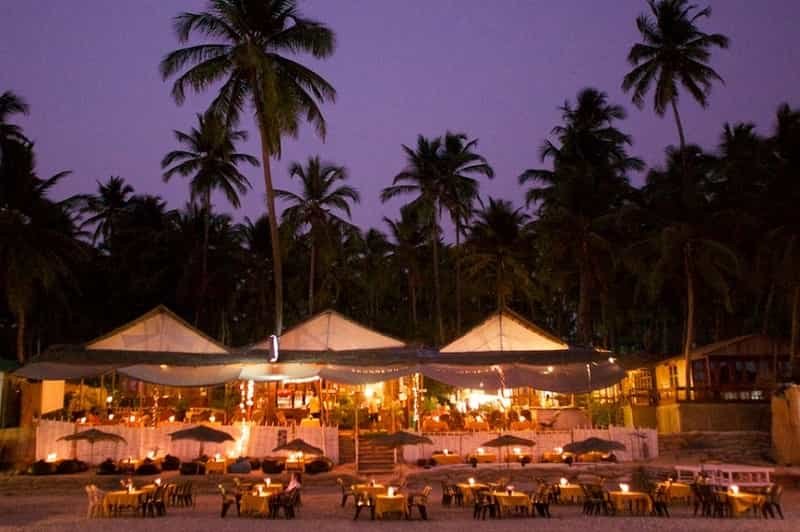 Luxuryus 17 Seater Urbania on rent Mumbai to Goa
