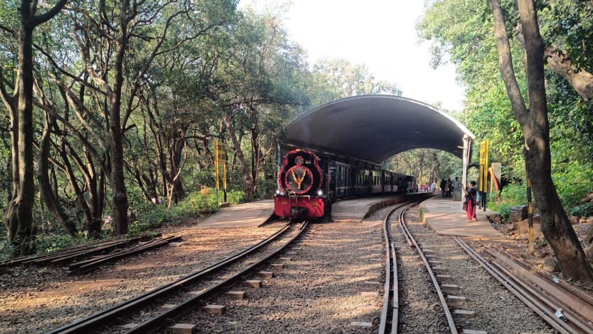 Urbania on rent Mumbai To Matheran