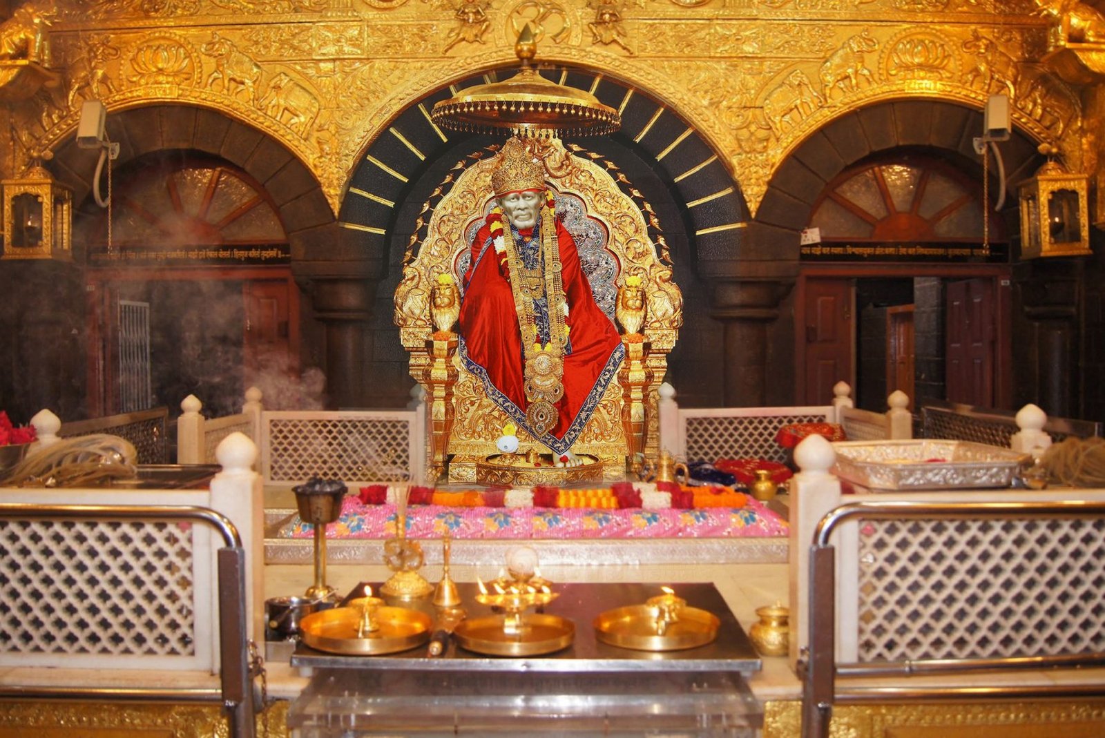 Flexible Travel Plans for Urbania on Rent Mumbai To Shirdi